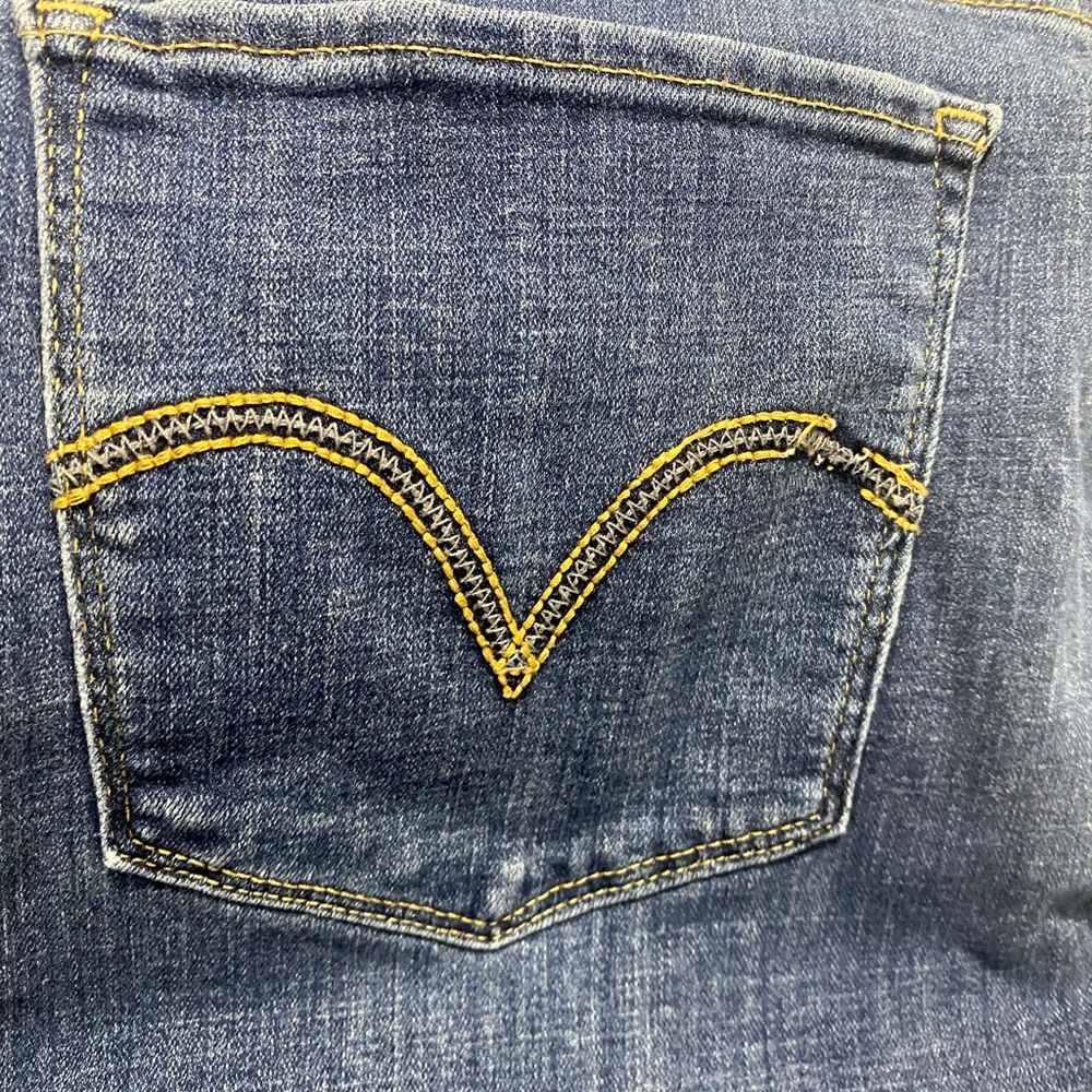 Levi Strauss & Co Classic Straight Jeans - Picture 5 of 8